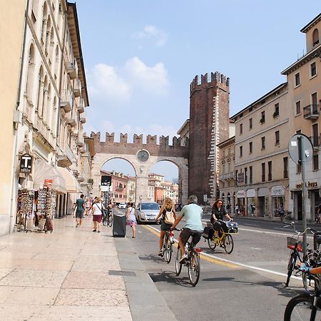 Dreaming Piazza Bra Rooms Verona Bagian luar foto