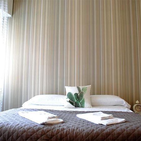 Dreaming Piazza Bra Rooms Verona Bagian luar foto