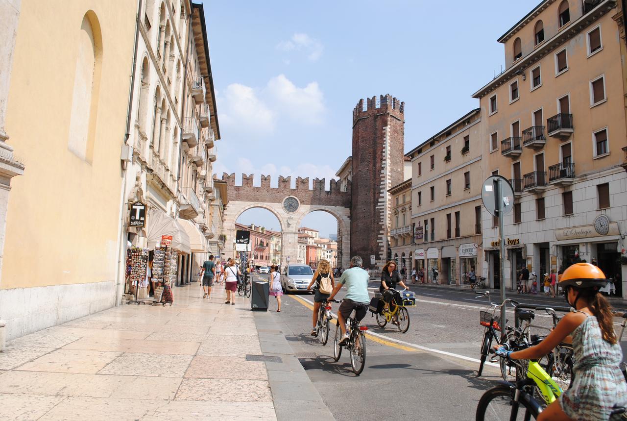 Dreaming Piazza Bra Rooms Verona Bagian luar foto