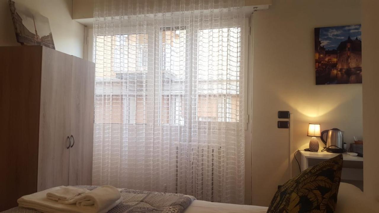 Dreaming Piazza Bra Rooms Verona Bagian luar foto